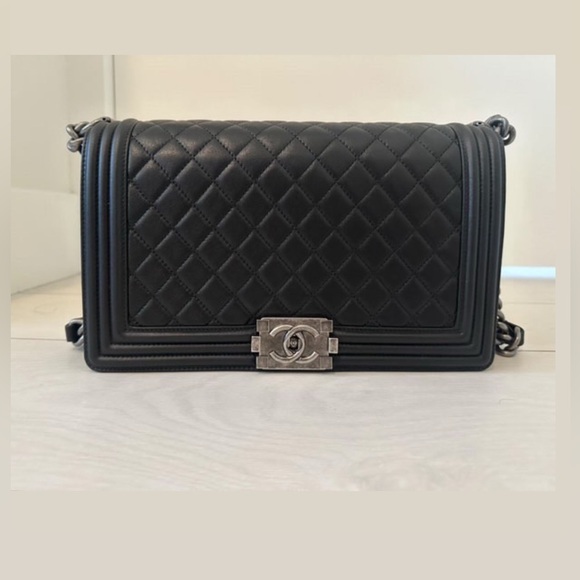 Chanel New Medium Boy Bag - Picture 4 of 15
